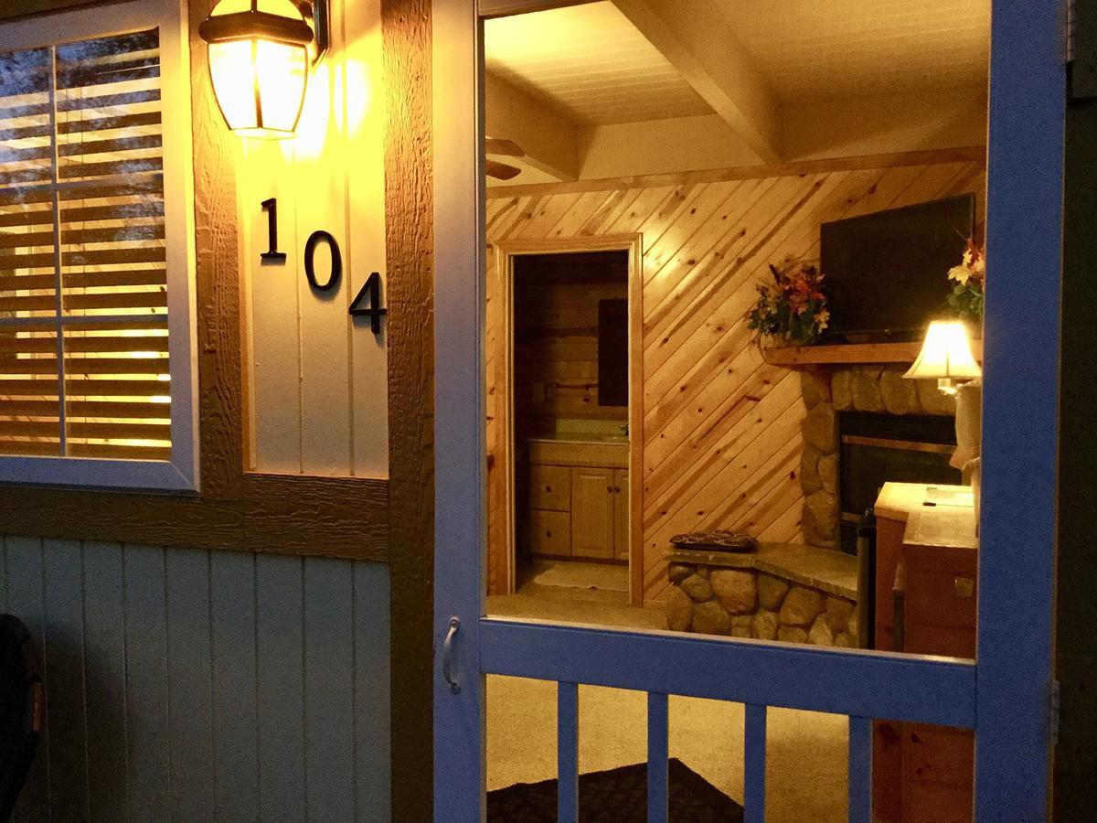 Giant Oaks Lodge Running Springs ภายนอก รูปภาพ