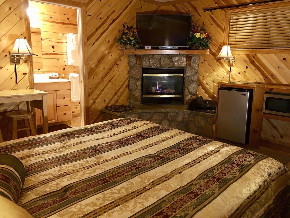 Giant Oaks Lodge Running Springs ภายนอก รูปภาพ